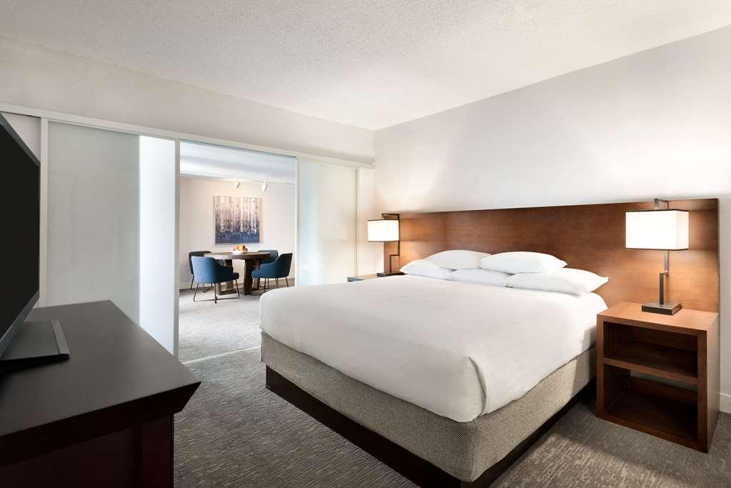 Hyatt Regency Schaumburg Chicago Hotel Room photo